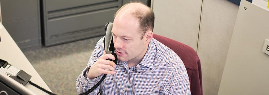 An Student Financial Services employee answers the phone | photo by Chris Yang